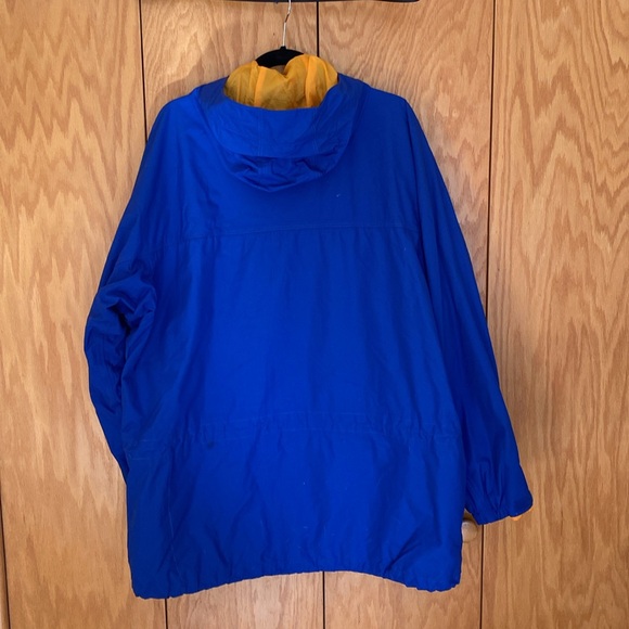 Nice water resistant wind breaker - Picture 2 of 5